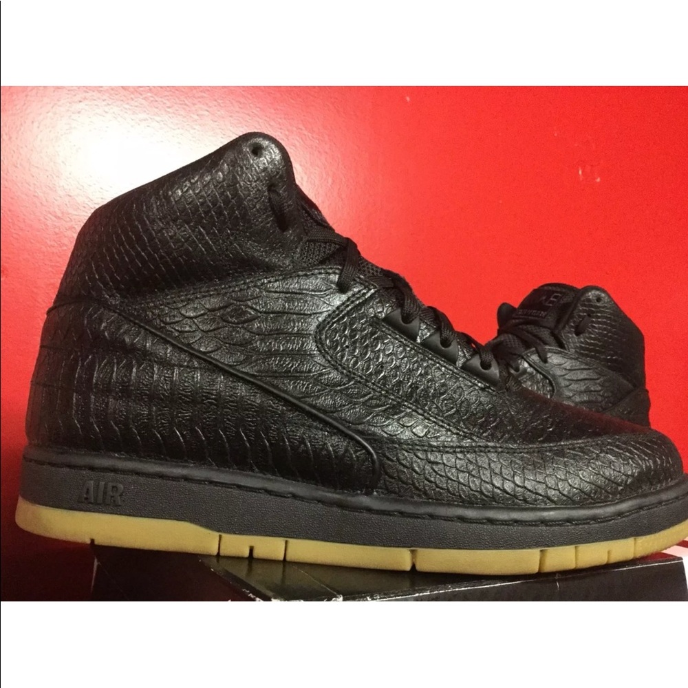 Nike Python Black